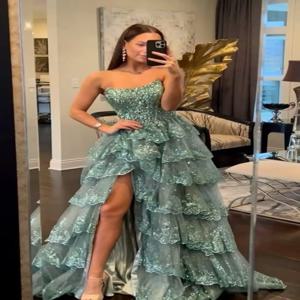 사용자 정의 Strapless 레이스 Tulle 계층 댄스 파티 드레스 슬릿 신부 들러리 드레스와 반짝 스팽글 코르셋 정장 저녁 파티 가운