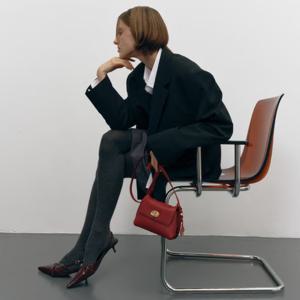 [AUBE] 레드 가죽 오브 장식 크로스백 S JABA5F112 R2