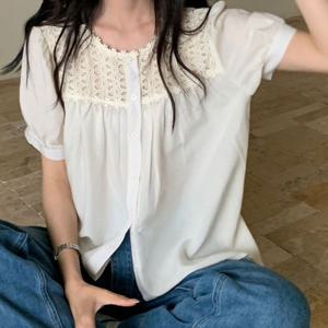 샵앤) 여성 꽃자수 펀칭 퍼프소매 셔링 반팔 블라우스 MSE-WBL-20607-아이보리