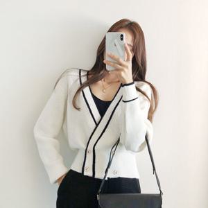 [드레스날다]기막힌라인 투버튼 브이넥 크롭 니트 가디건