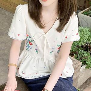 샵앤) 여성 V넥 리본 보헤미안 자수 반팔 블라우스 MSE-WBL-20762-아이보리