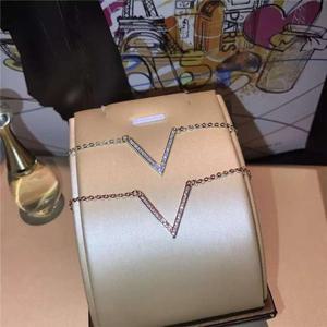 V자 다이아 큐빅 실버 목걸이 ON