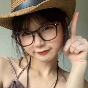 연예인 뿔테안경 가볍고 튼튼한 여자 패션룩 작은얼굴