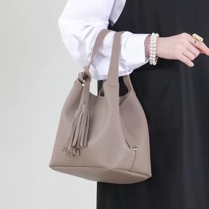 애비뉴투지 인조 가죽 오플 수술 복주머니 자석 봄 가을 토트백 가방 C09401