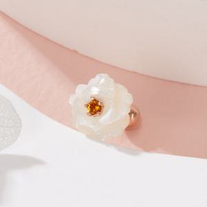 [비앤비골드] 14K 샹페인 플라워 장미 자개 피어싱 한쪽 PNE42203