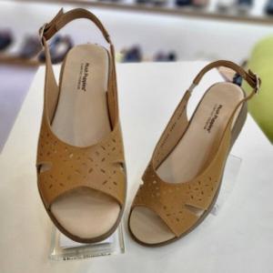 [허시파피]여성 초경량  컴포트 샌들 ARA3FQ024