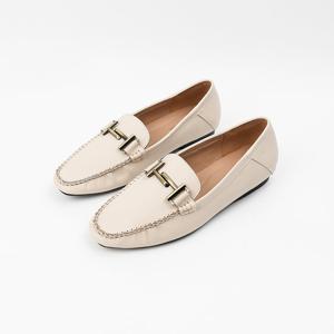 [신난다슈]여성 로퍼 단화 2cm 플랫 구두 슬립온 소가죽 발편한 쿠션 GDR243025 베이지