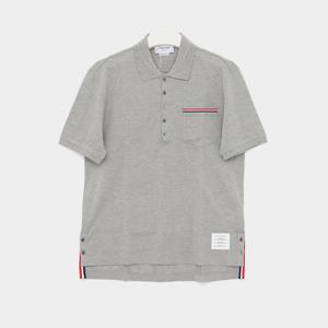 톰브라운 25SS 포켓삼선 카라 남성 PK티셔츠 MJP022A 01455 055