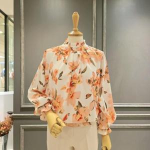 [아니베에프]A53WBL510_플라워 패턴 블라우스