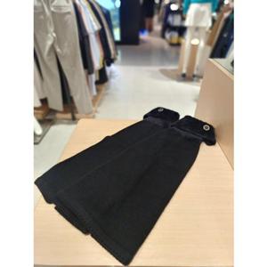 [파리게이츠] 25FW겨울 여성 스마일 브로치 포인트 니트 발토시 (521E4AC005)