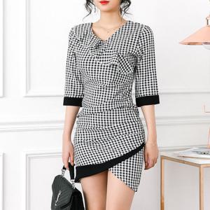 여성 프릴 체크패턴 언발 셔링 랩원피스 연말 하객룩_OPS2209