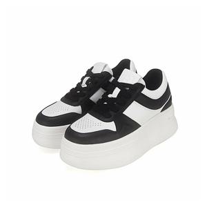 [바바라(슈즈)]심플 라인 포인트 데일리 키높이 스니커즈 AAG603-BK