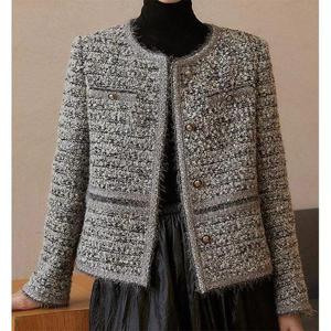 [패션시그널]러블리 엔틱버튼 라운드넥 트위드 자켓 199978