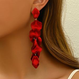 TEMU 아름다운 아크릴 장미 꽃잎과 긴 술 장식이 특징인 여성용 우아한 드롭 귀걸이로, 선물과 일상 모임에 완벽합니다.