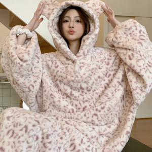 TEMU 여성용 아늑한 플리스 안감 긴 소매 후드 드레스 - 핑크 프린트, 따뜻하고 세련된 루즈핏 겨울 니트가운, 홈 또는 외출용, 한국-일본 스타일, 아늑한 홈웨어 | 아늑한 패션 | 부드러운 플리스 소재|여성원피스|인견원피스|가을원피스