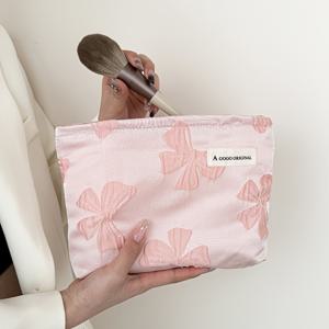 TEMU 핑크 리본이 있는 엠보싱 패턴의 메이크업 파우치, 여성을 위한 필수 여행용 수납가방 – 제품 & 액세서리를 담기 좋은 화장품 주머니: 립스틱 홀더, 2-in-1 휴대용 토일렛트리와 생리대 케이스, 미니 메이크업 포켓, 메이크업백, 메이크업키트 가방,