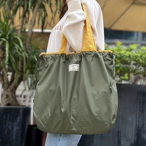 TEMU 대용량 접이식 나일론 토트백 - 헤비듀티 소프트 쉘 백팩, 드로스트링 클로저, 넉넉한 체육관/여행/쇼핑/학교 가방 - 여성/남성용 경량 어깨가방 (아미 그린, 레이크 블루, 퍼플, ) - 쉬운 세탁 가능 일상 캐리올, 캐주얼 아웃팅, 기하학 패턴, 내구성 강화 다목적 슬링백