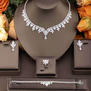 TEMU 1pc 우아한 큐빅 지르코니아 잎 펜던트 목걸이, 귀걸이, 반지 및 팔찌 세트 - 여성용 - 화려한 은색 톤과 반짝이는 돌, 결혼식 및 공식 행사에 완벽, 공식 행사 보석 | 우아한 액세서리 세트 | 세부 조작, 큐빅 지르코니아 보석