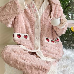 TEMU 여성용 포근한 코랄 플리스 파자마 세트 - 두꺼운, 따뜻한 긴팔 & 하트 패턴 바지, V넥, 앞면 버튼업, 가을 & 겨울에 완벽, 포근한 홈웨어, 포근한 홈웨어 | 하트 패턴 파자마 | 버튼업 파자마, 여성용 파자마|잠옷|냉장고바지|파자마