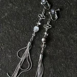 TEMU 아시메트릭 화이트 캣아이 롱 태슬 귀걸이 Y58 - 니치한 차가운 감성 스타일