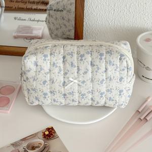 TEMU 다크 나이트 블랙 플로럴 팔각형 가방은 INS 한국 스타일 플로럴 필통입니다. 휴대 가능하고 넉넉한 공간을 제공하며 학생들이 문구류와 화장품을 꾸미기에 완벽한 스타일리시한 디자인입니다.