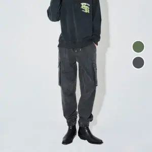 [롯데백화점]버커루 남성 스웨이드 스판 카고 밴딩 조거 팬츠 B244PT340P