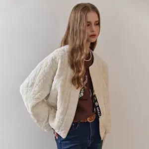 [MAXZA] 벨벳 퀼팅 노카라 집업 점퍼