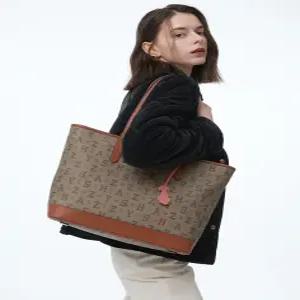 헤지스 액세서리 여성 24FW [스테디셀러] 브라운 이니셜로고 가죽 숄더백 WIBA4F043W2