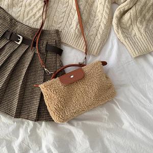 뽀글이 양털 미니 크로스백 (24BA069)