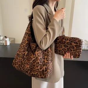 하즈블루 Hazblue 스웨이드 호피 나시 호보백 2Color