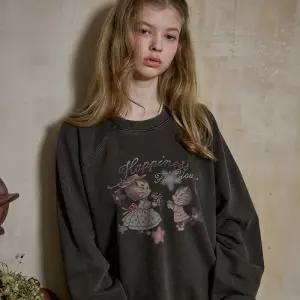 해피토미 레글런 피그먼트 맨투맨 스모크블랙