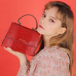 [바이제이키스] [Giselle B] 지젤B 미니 크로스백 토트백_레드