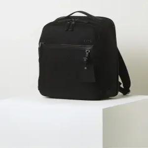 닥스 닥스 ACC 쇼핑백동봉 블랙 로고장식 나일론 백팩 DBBA2E669BK