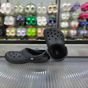 [크록스]포근한 털 클래식 라인드 클로그 203591-060/애플아울렛