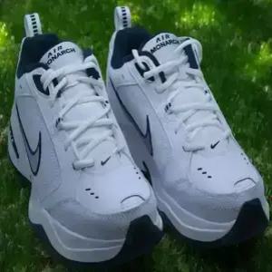 나이키 에어모나크 화이트 런닝화 헬스화 남자운동화 나이키 운동화  415445-102