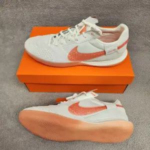 나이키 스트리트가토 로우탑 풋살화 축구화 DC8466-104