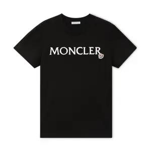 몽클레어 여성 로고 패치 블랙 반팔티 8C00011 89AIJ 999