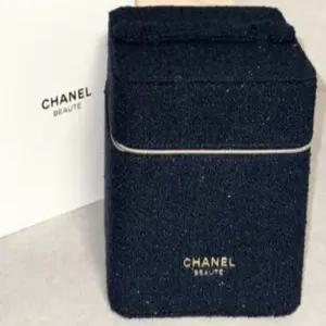 샤넬 홀리데이 사각 핸들 수납함