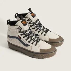 [롯데백화점]반스 MTE 스케이트-하이 워터프루프 인슐레이티드 베이지 VN000DAQZO2