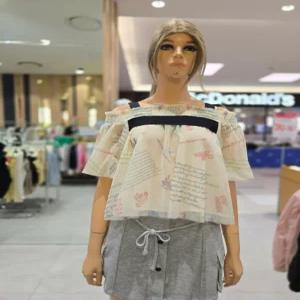 [에고이스트] 레터링 패턴 볼륨 오픈숄더 블라우스  EQ2WB-460