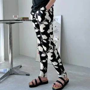 [하프클럽/]트렌디 그래픽 트라우저 유니크한 플라워패턴엠보 오버핏 시그