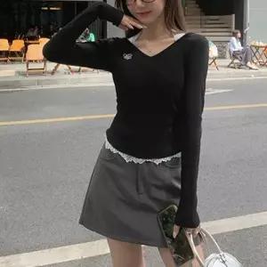 레이스 레이어드 브이넥 긴팔티 나비자수 슬림핏티 긴팔크롭티