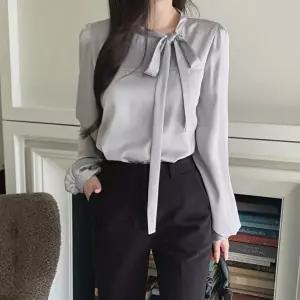 [옷자락]여성 모던 시크 쉬폰 텍스처 리본 타이 블라우스
