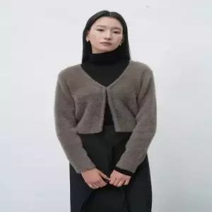 제네럴아이디어 generalideastandard 헤어리 크롭 가디건 BROWN WBE4L04555