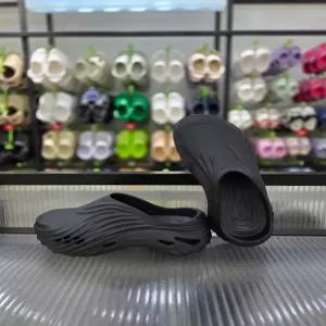 [크록스] 공용 쿠션감많은 슬리퍼 에코 웨이브 210521-060/애플아울렛