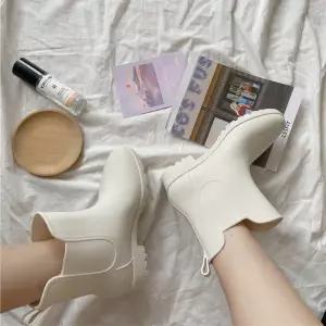 [킨즈]앵클라인 레인부츠 여성 경량 숏 논슬립 장화 여름 장마 방수 키높이 신발