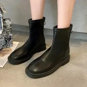 [하프클럽/]여성 삭스형 애나멜 베이직 로우힐 부츠 백지퍼