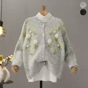 [모노시크] 윈터슈 폼폼이 플라워 니트 가디건_MNCS434