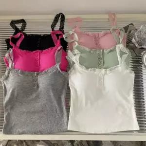 [라일리여성의류] Rly 레이스 단추 민소매티셔츠 SLT-N10  44096359)