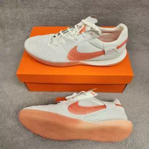 나이키 스트리트가토 로우탑 풋살화 축구화 DC8466-104